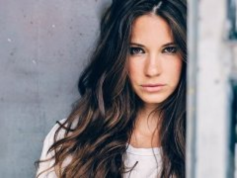 Sara Renar